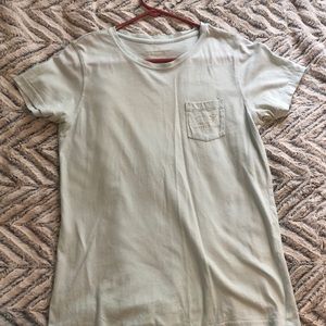 A vineyard vines t-shirt